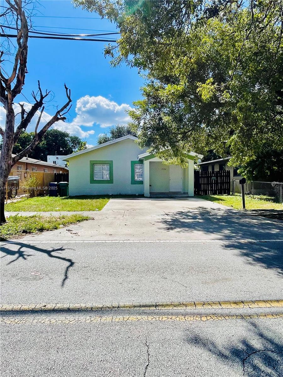 1926 NW 60th St, Miami FL 33142