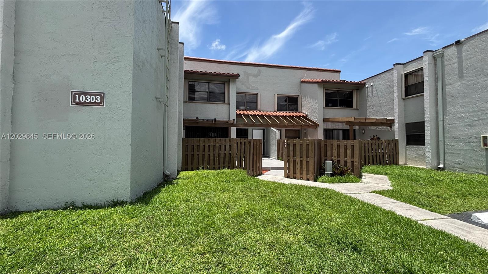 10303 NW 9th St Cir # 16, Miami FL 33172