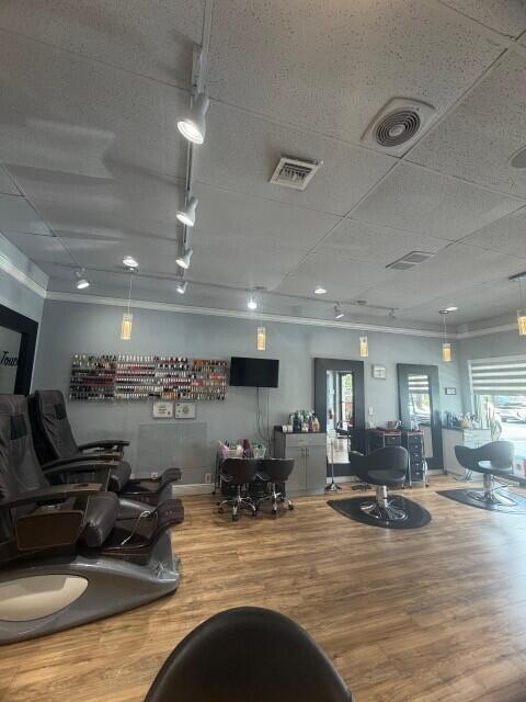 A hair salon features two shampoo stations with black chairs and a framed animal portrait — 900 E Atlantic Boulevard, Pompano Beach FL 33060, POMPANO BEACH, FL