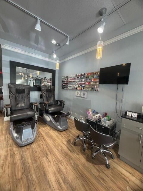 This hair salon features two shampoo stations, wood-look flooring, and a rear doorway — 900 E Atlantic Boulevard, Pompano Beach FL 33060, POMPANO BEACH, FL