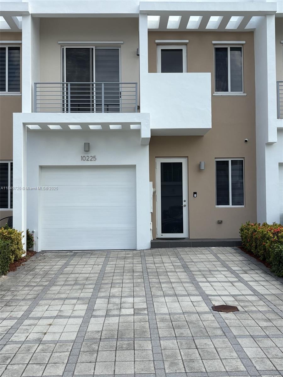 10225 NW 72nd Ter, Doral FL 33178