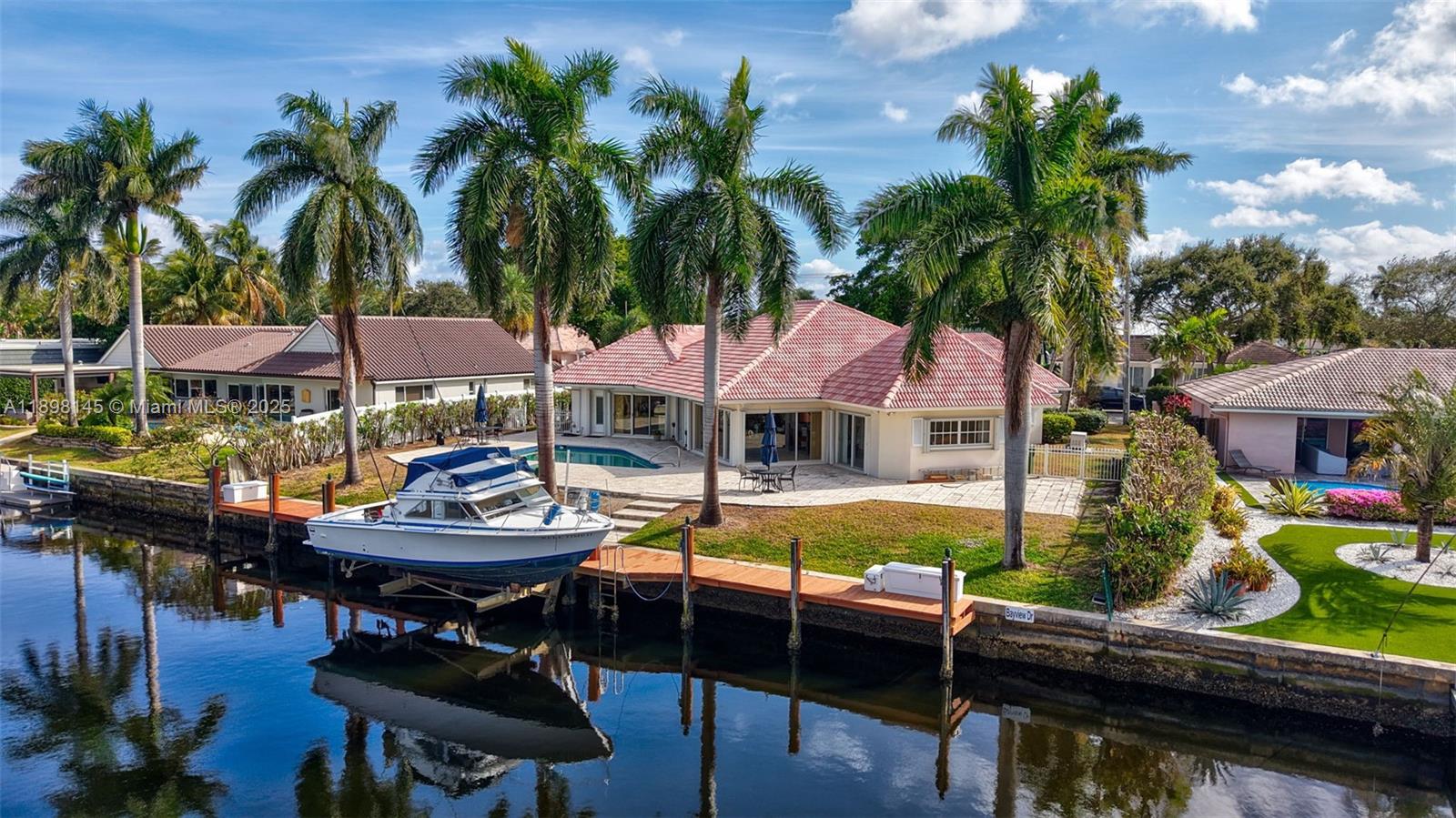 5517 Bayview Dr, Fort Lauderdale FL 33308