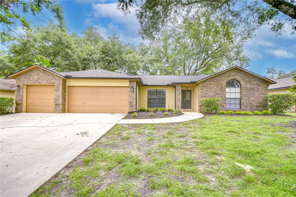 512 PINEWALK DRIVE