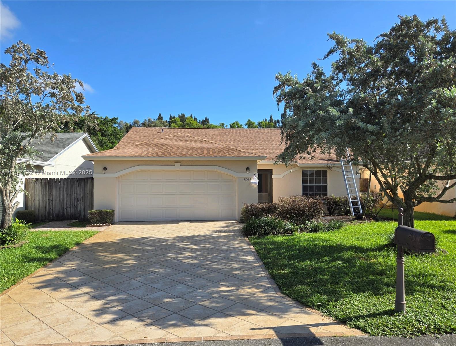 5065 N Foxhall Dr N, West Palm Beach FL 33417