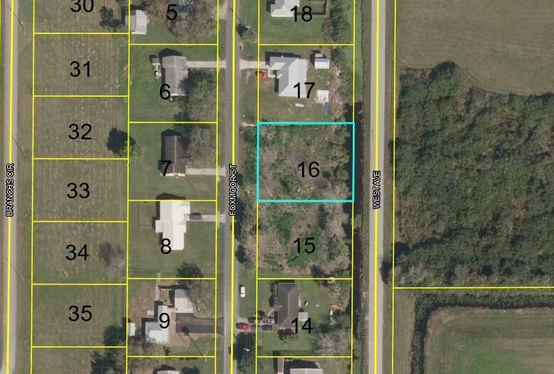 This is an aerial map showing a vacant lot highlighted in blue among residential properties — 1170 Foxmoor Street, Moore Haven FL 33471, MOORE HAVEN, FL