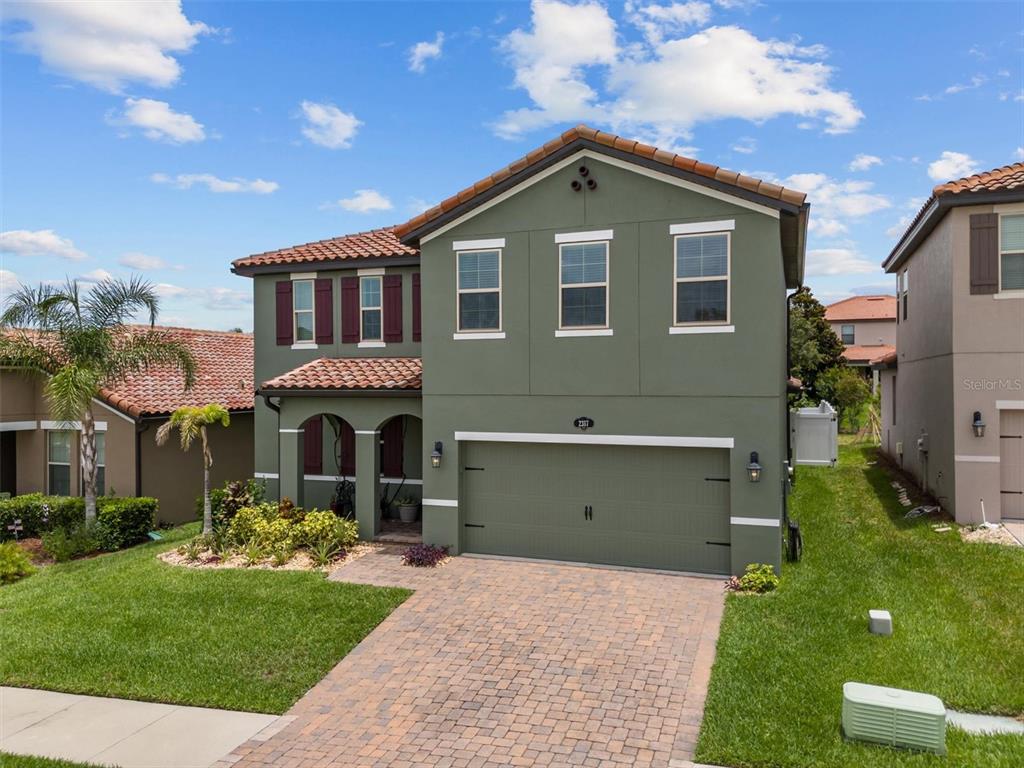2317 BELLA LUNA CIRCLE