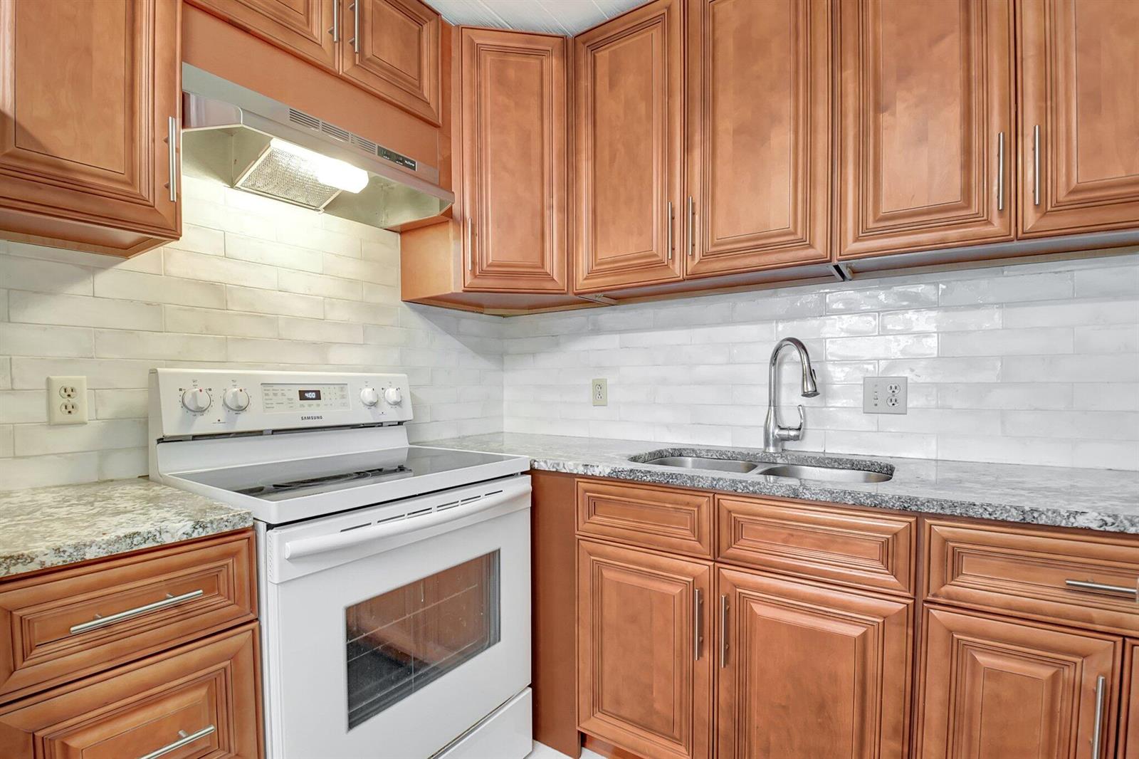 400 Village Green Circle W # 212, Palm Springs FL 33461