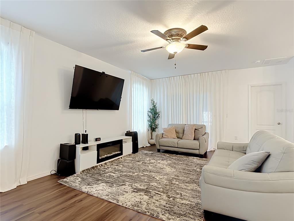 399 PINECREST LOOP, DAVENPORT, FL — photo 4 of 30