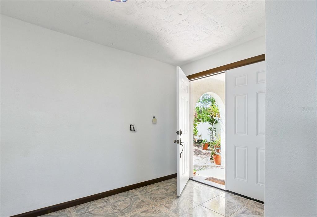 11285 8TH STREET E, TREASURE ISLAND, FL — photo 5 of 30