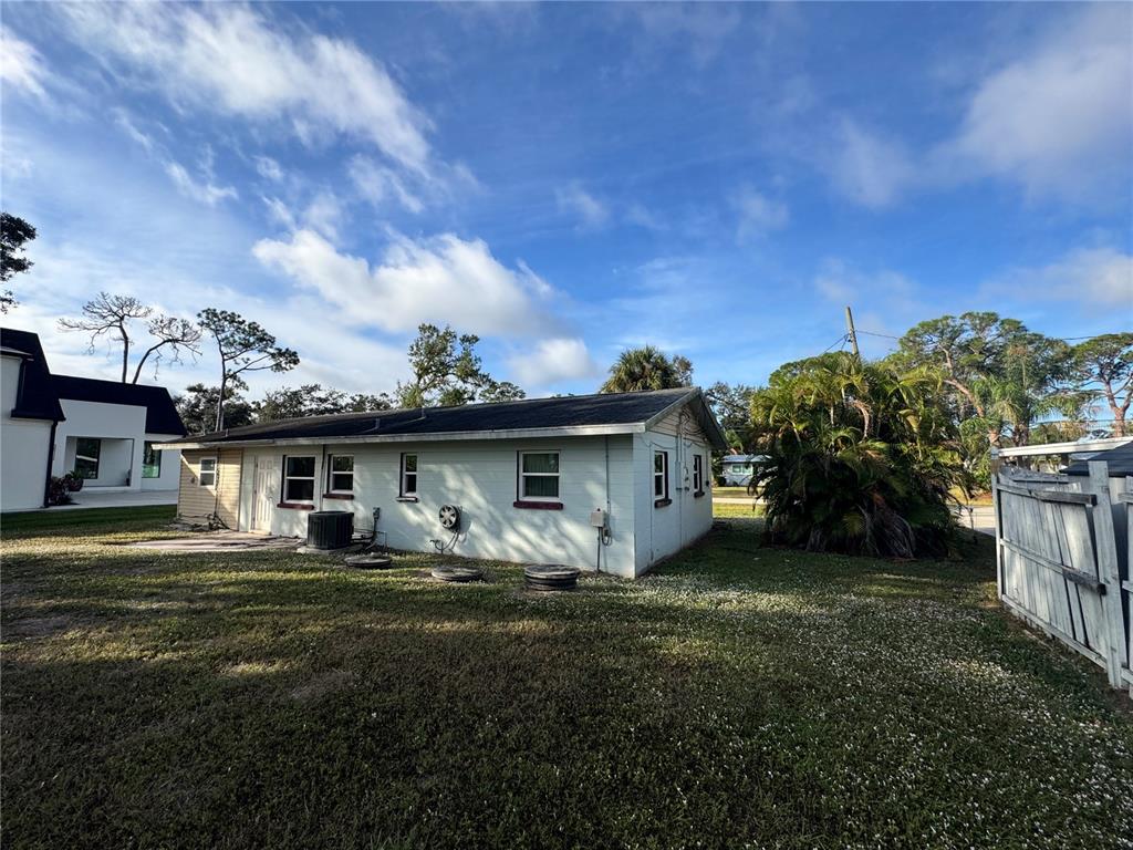 1405 INGRAM AVENUE, SARASOTA, FL — photo 4 of 15