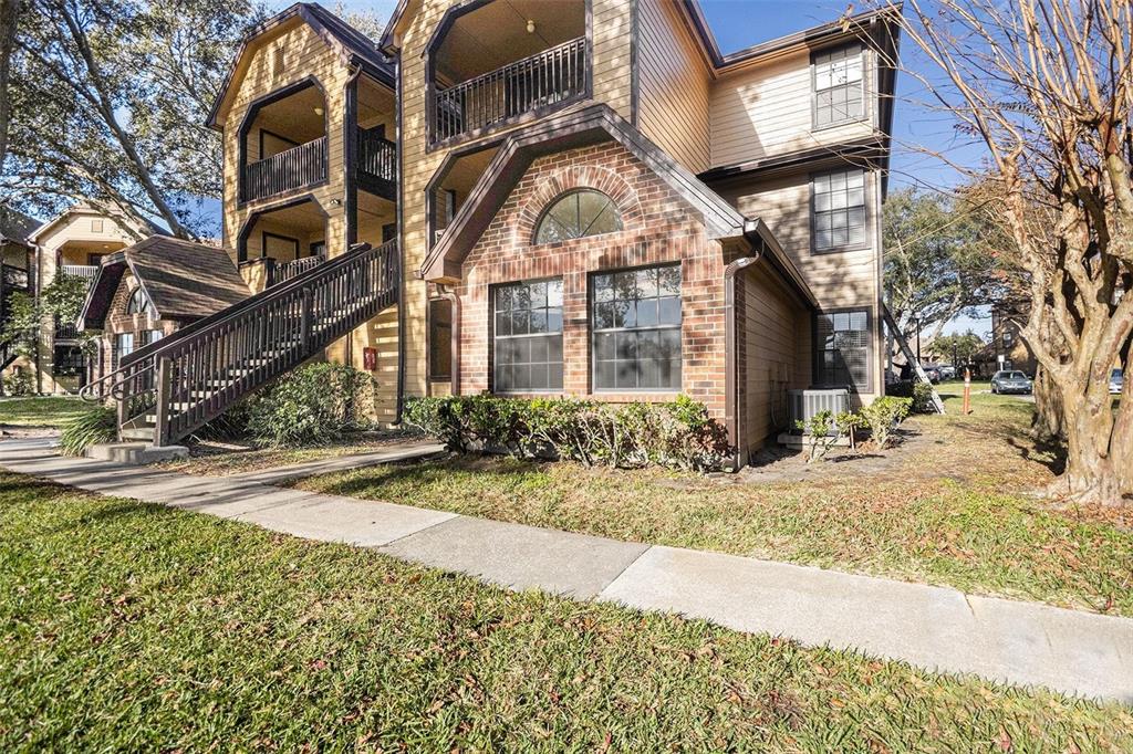 315 LAKEPOINTE DRIVE UNIT 104