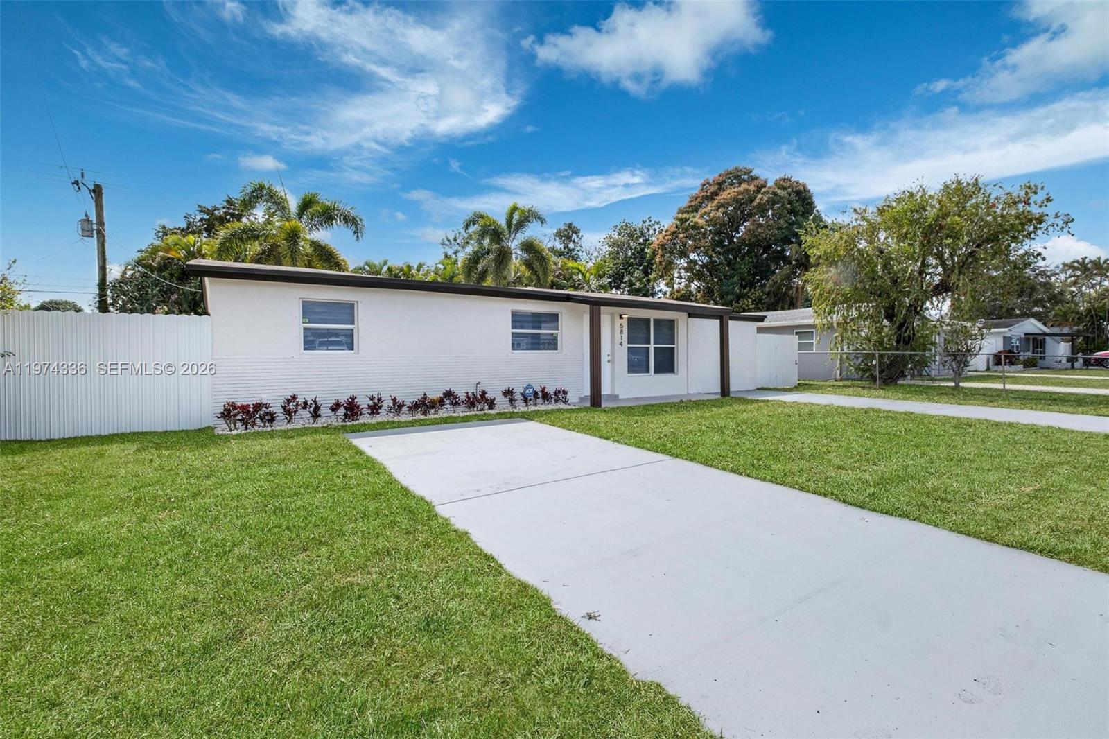 5814 Atlanta St, Hollywood FL 33021