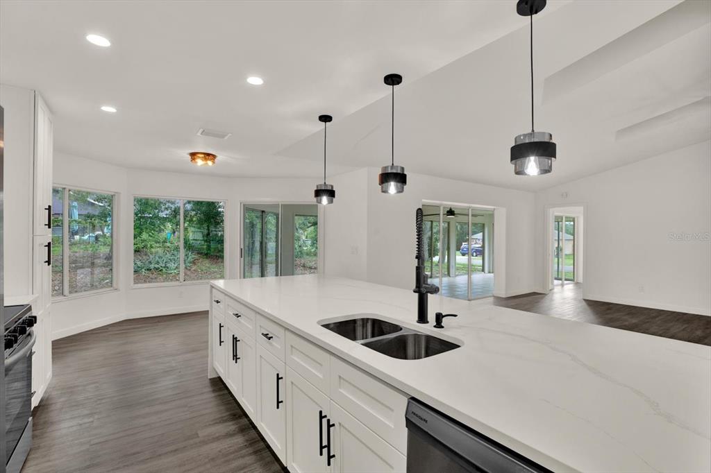 12186 LAMONT DRIVE, SPRING HILL, FL — photo 3 of 23