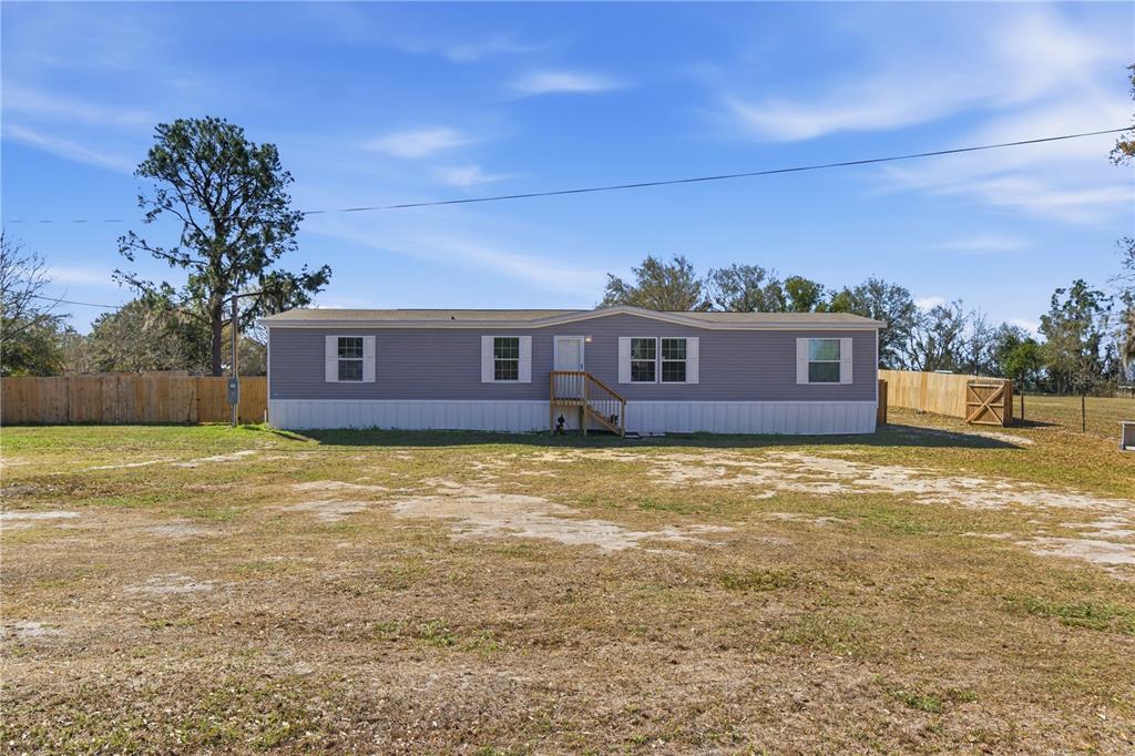 6109 PINETREE DRIVE