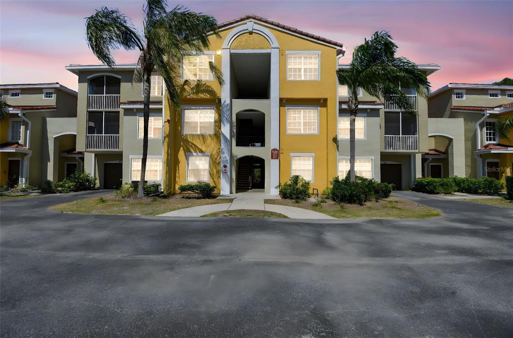 5401 BENTGRASS DRIVE UNIT 1-302