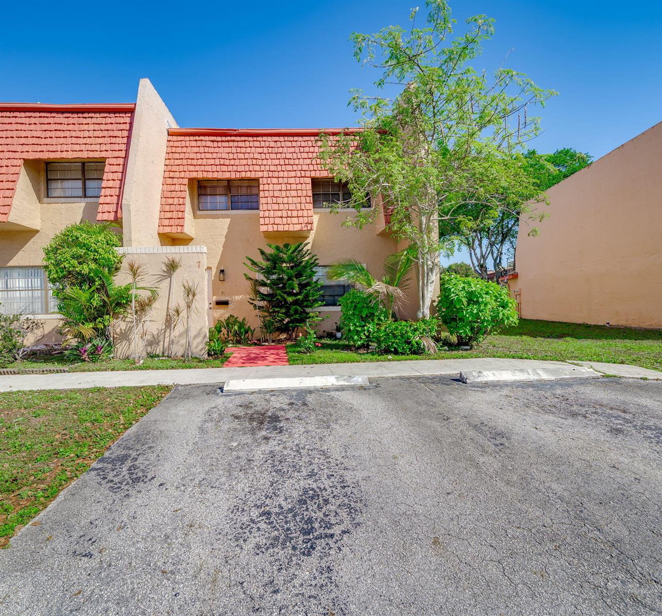 7 Ann Lee Lane, Tamarac FL 33319