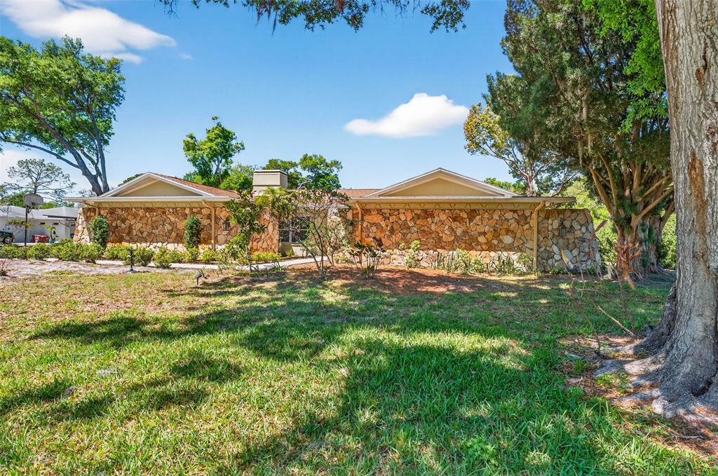 2111 PADDOCK CIRCLE