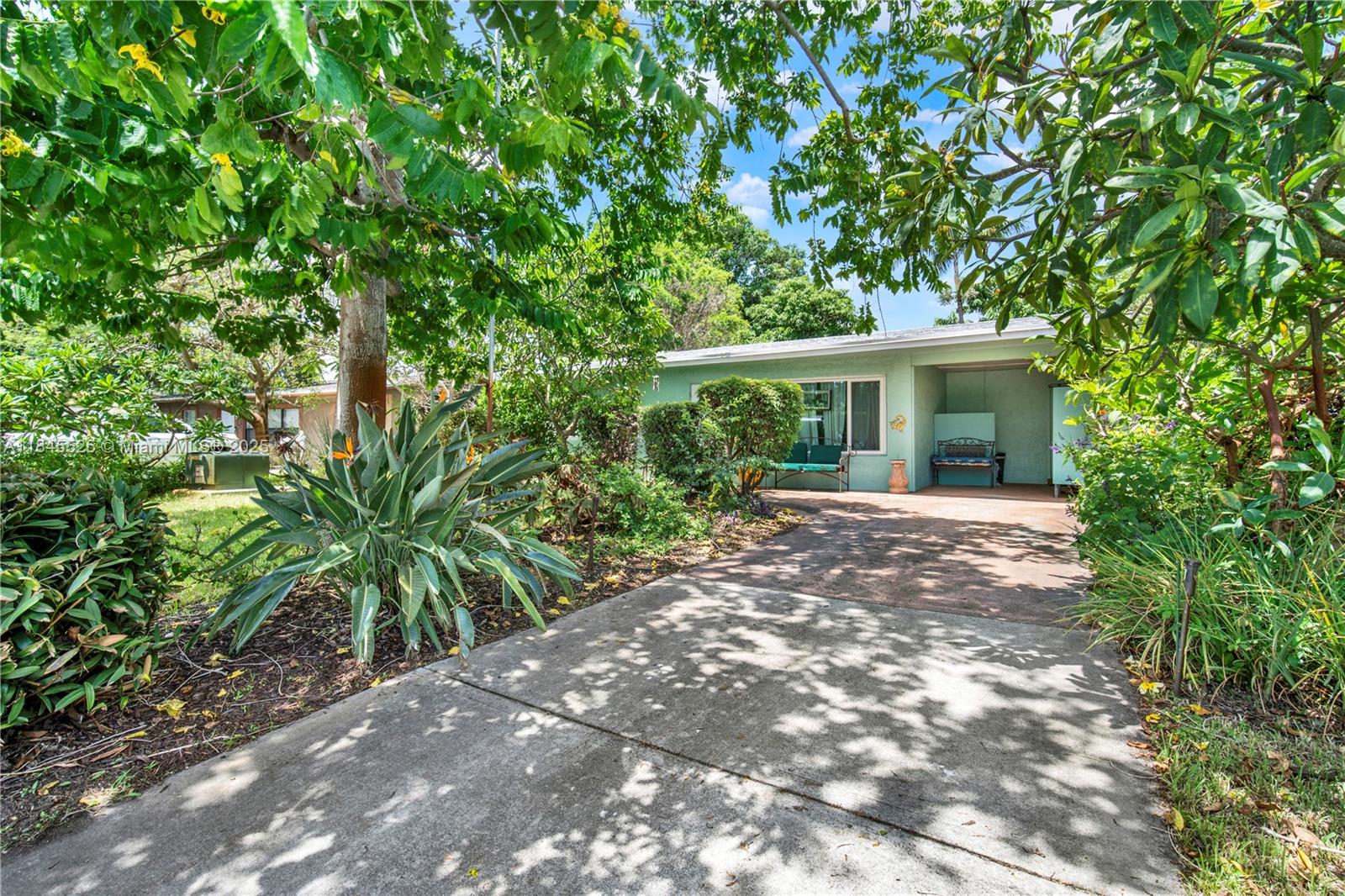 2421 NE 10th Ave, Pompano Beach FL 33064
