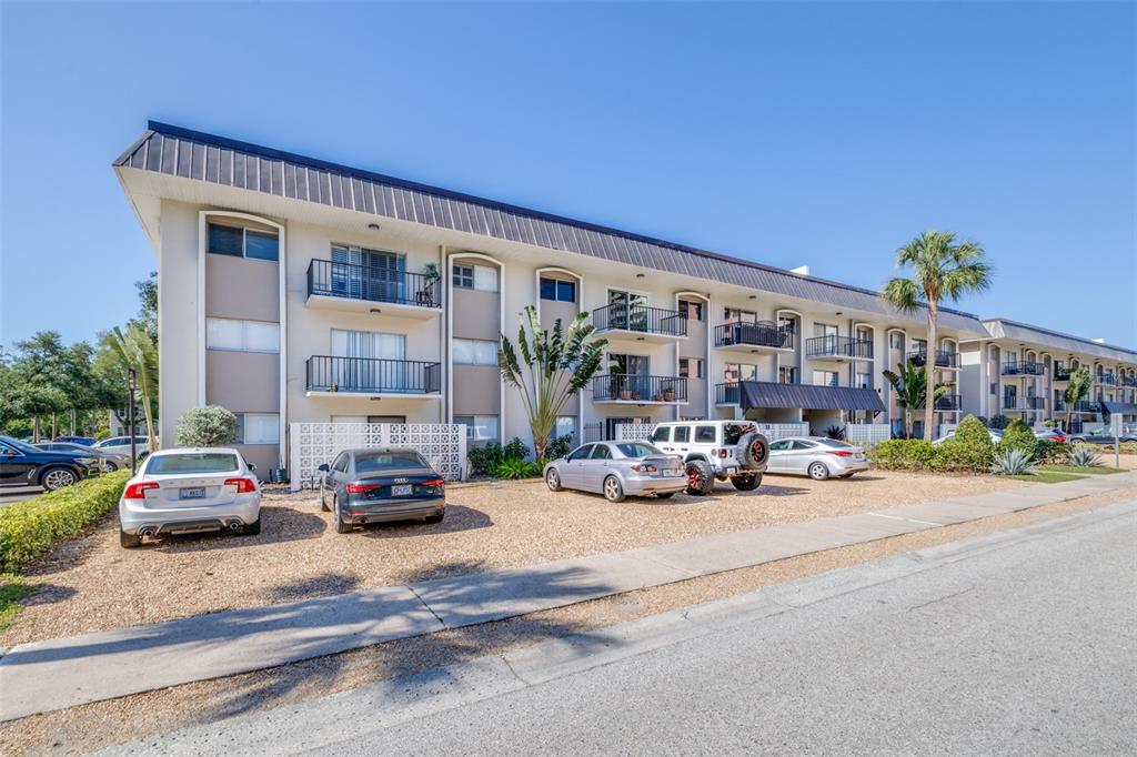 4606 W GRAY STREET UNIT 107