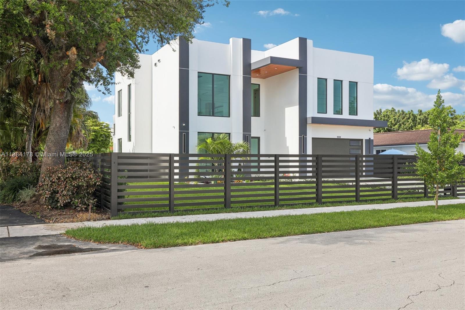 9330 SW 34th St, Miami FL 33165