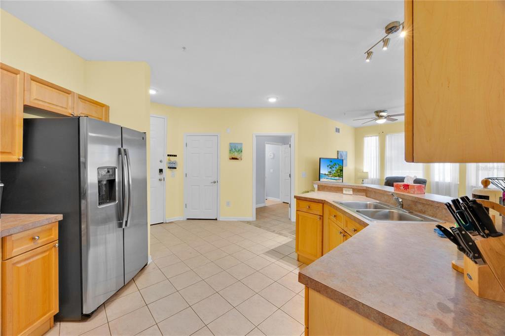 A kitchen with light wood cabinets, stainless steel appliances, and tile flooring — 804 TERRACE RIDGE CIRCLE UNIT 804, DAVENPORT, FL
