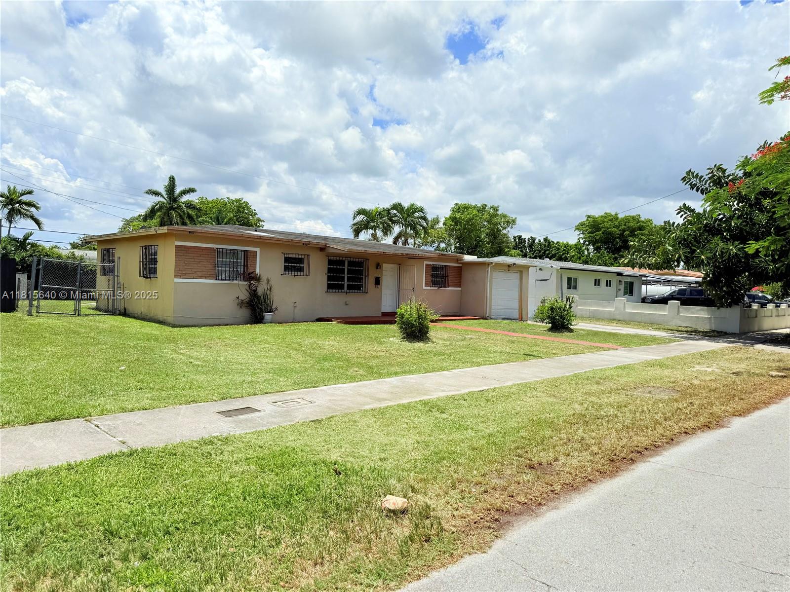 4132 SW 98th Ave, Miami FL 33165
