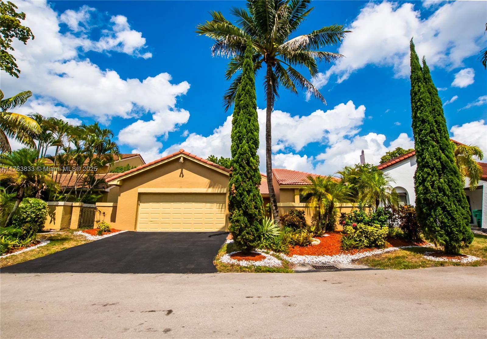 17411 NW 62 Ct, Hialeah FL 33015