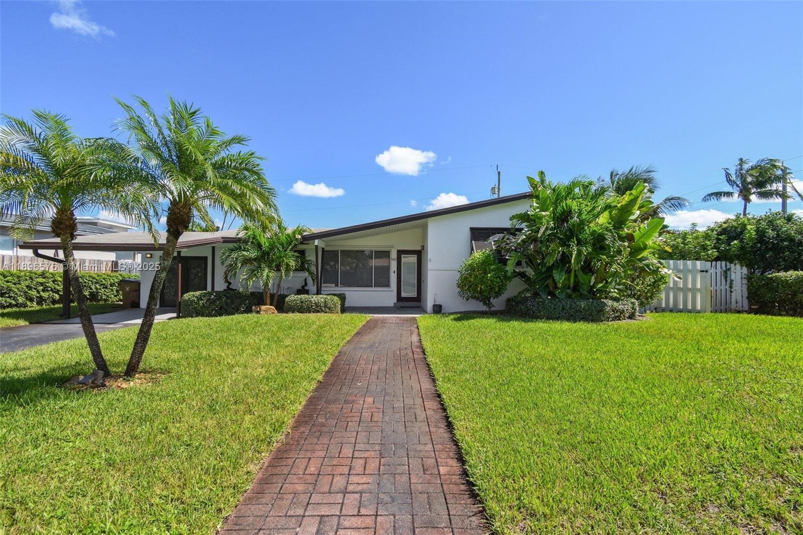 942 SE 13th Ave, Deerfield Beach FL 33441
