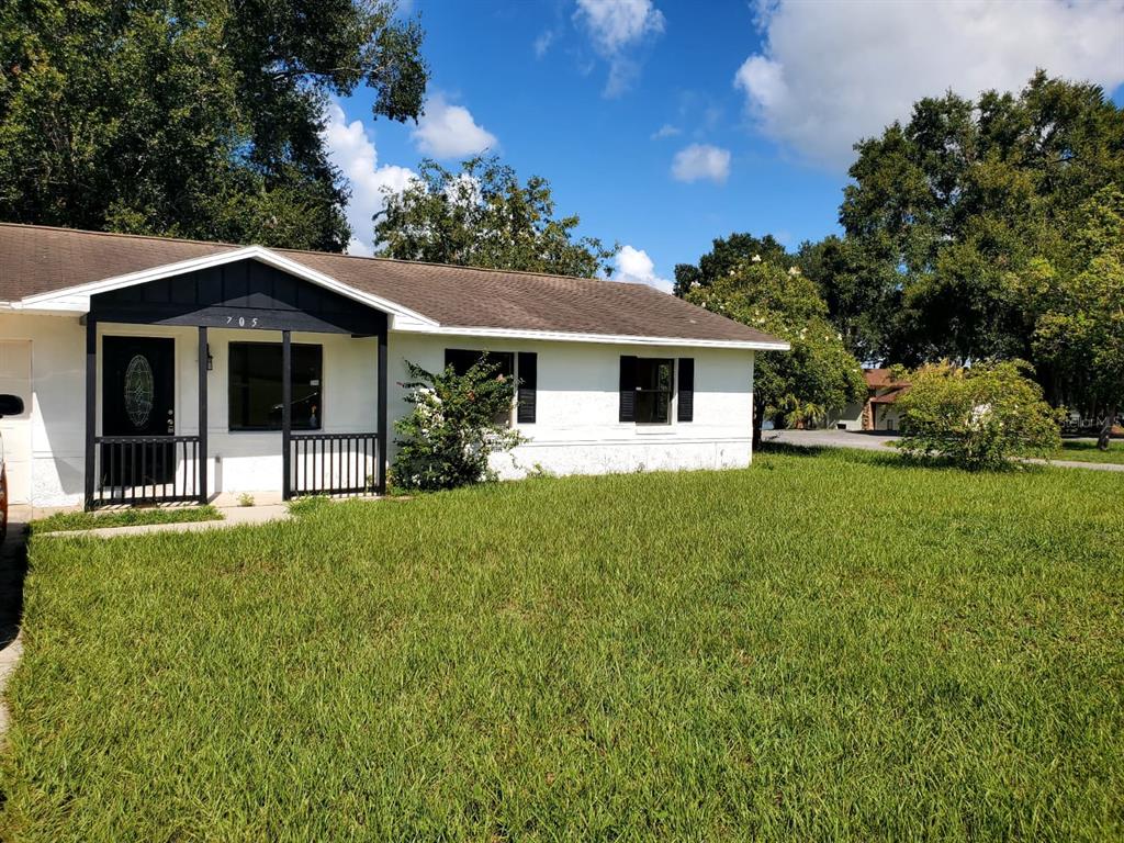705 LAKESIDE TERRACE
