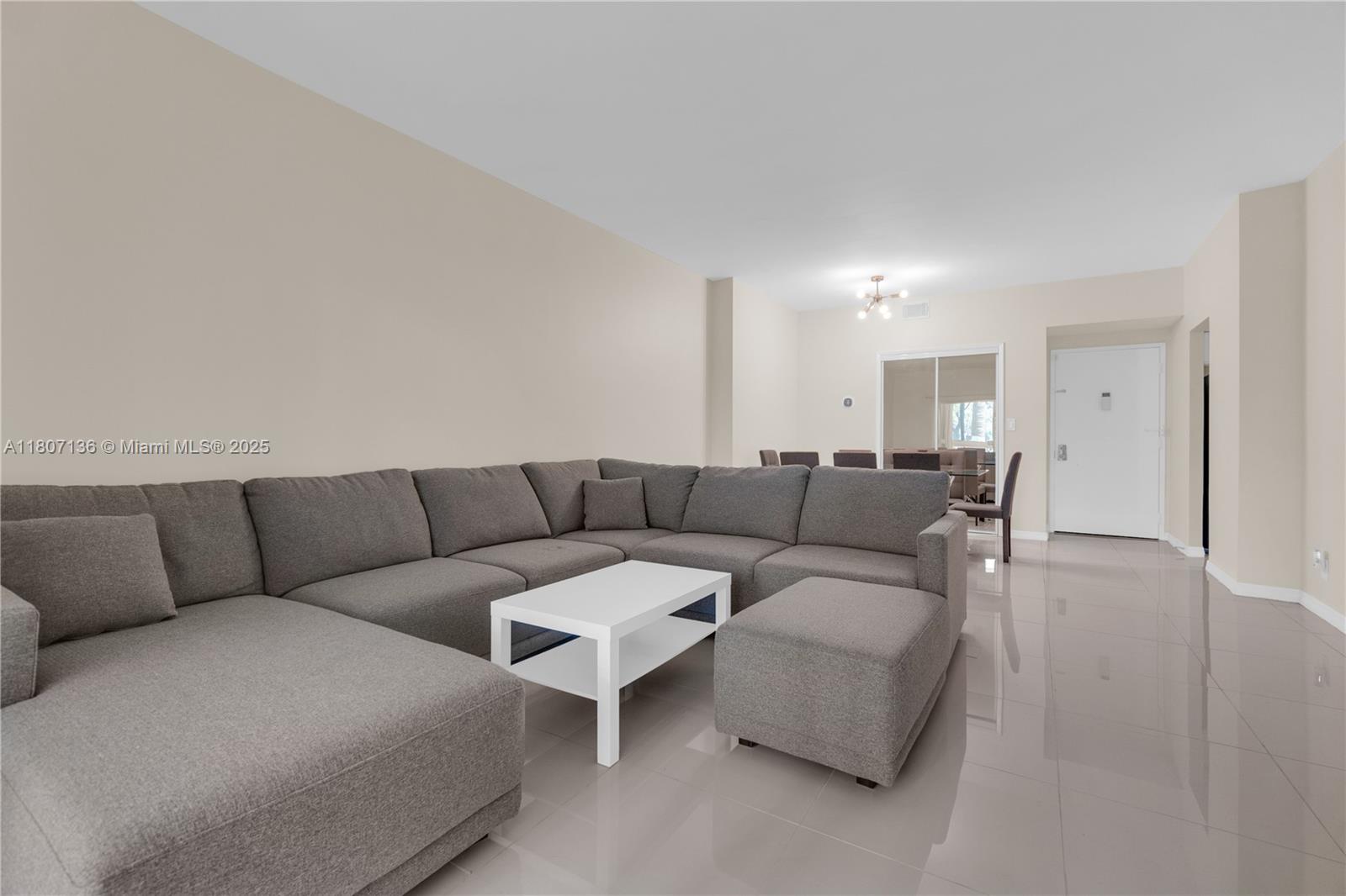 4400 Hillcrest Dr # 107A, Hollywood FL 33021