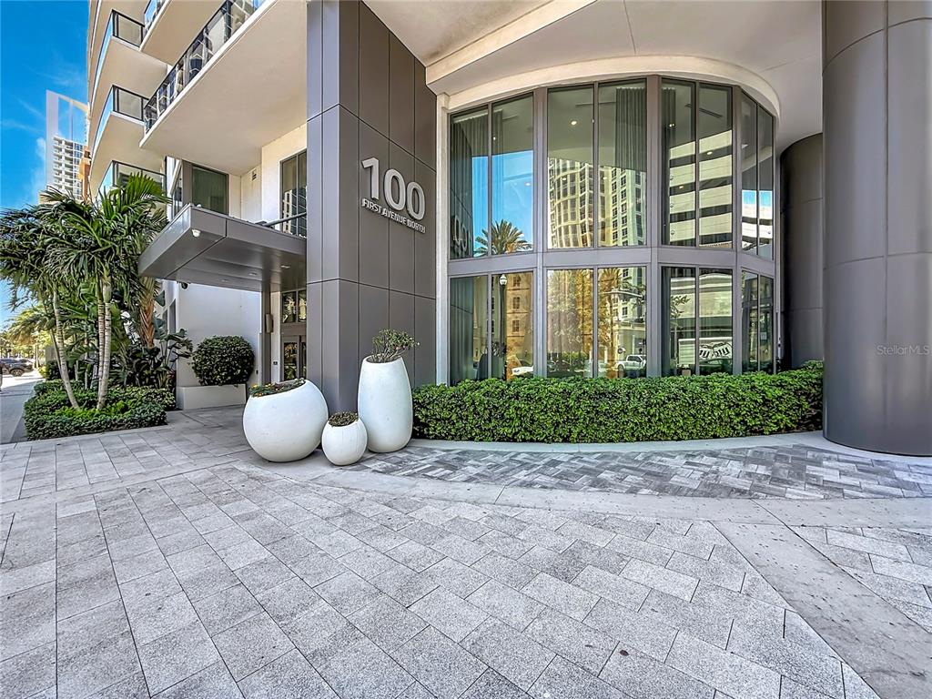 100 1ST AVENUE N UNIT 1106
