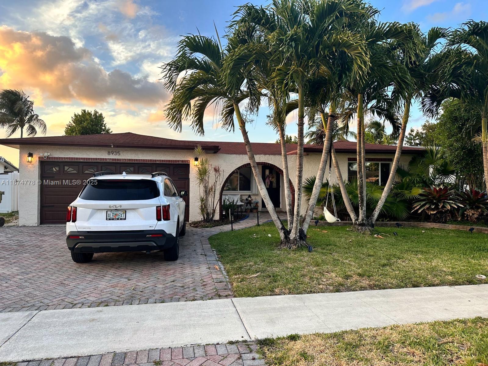 8935 NW 11th St, Pembroke Pines FL 33024