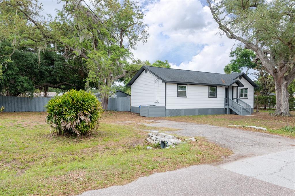 8812 DYER ROAD
