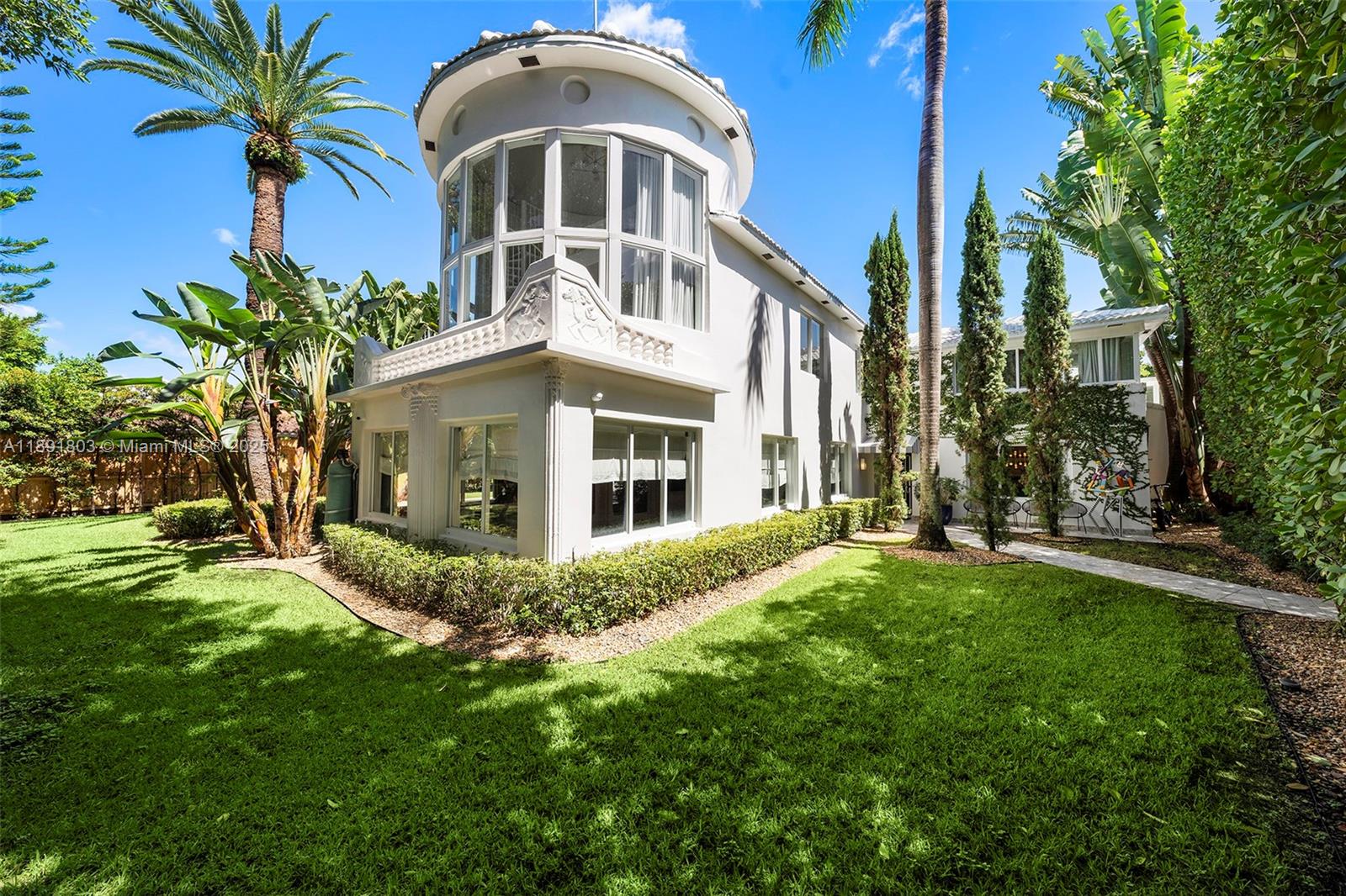 2701 N Bay Rd, Miami Beach FL 33140