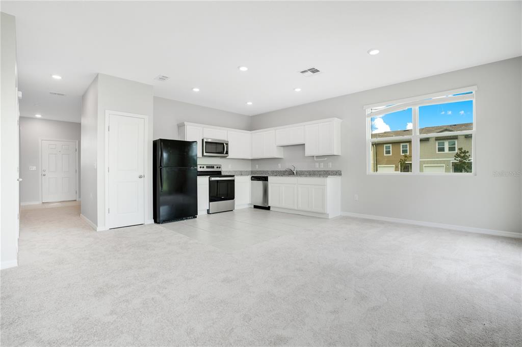 1068 APPLETON STREET, DAVENPORT, FL — photo 4 of 30