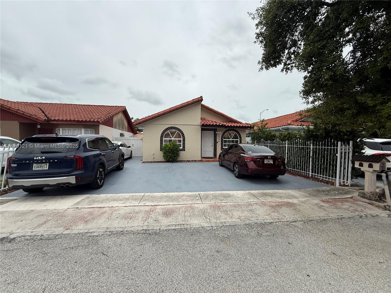 2413 W 73rd Pl, Hialeah FL 33016