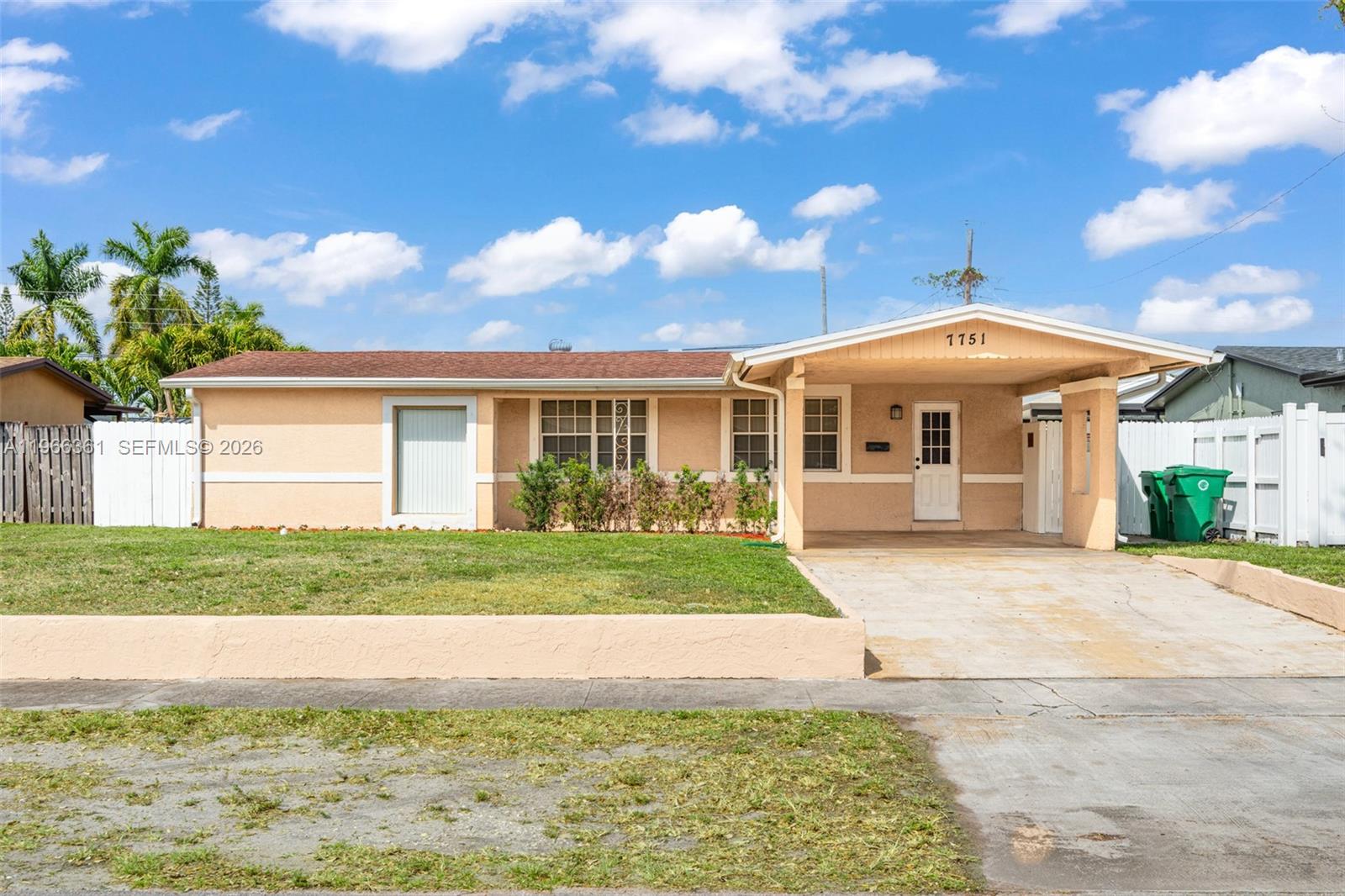 7751 NW 32nd St, Davie FL 33024