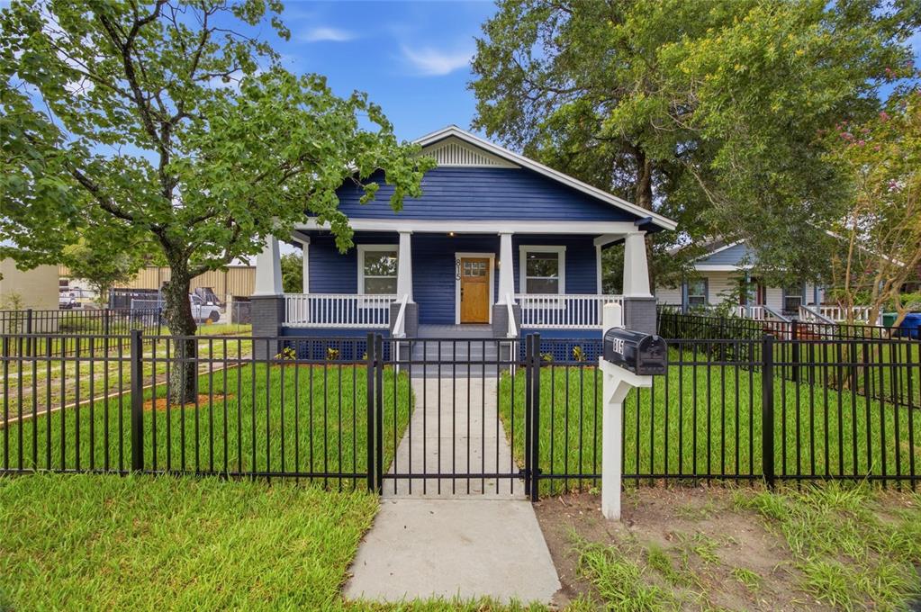 815 E FRIERSON AVENUE