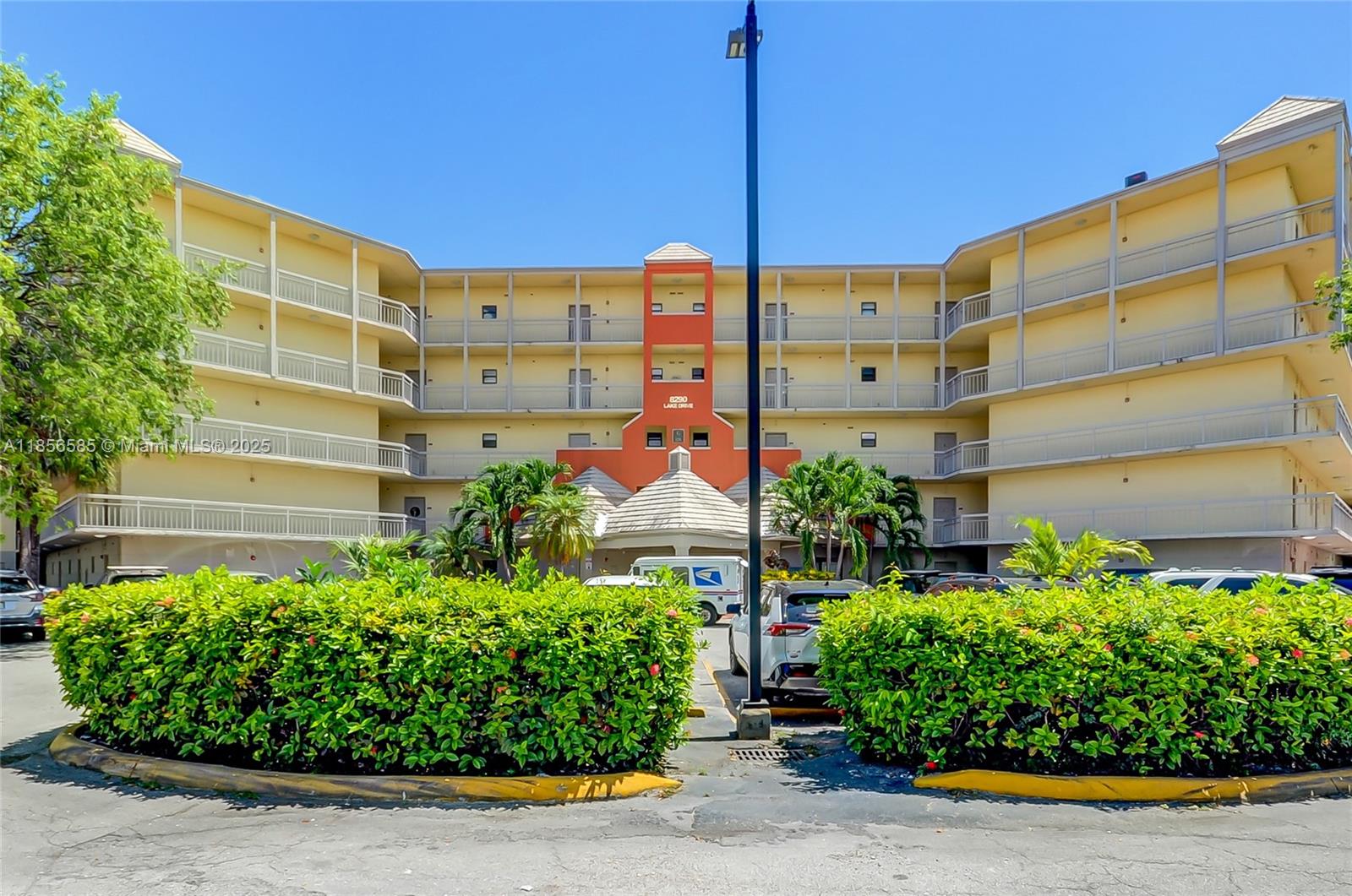 8290 Lake Dr # 443, Doral FL 33166