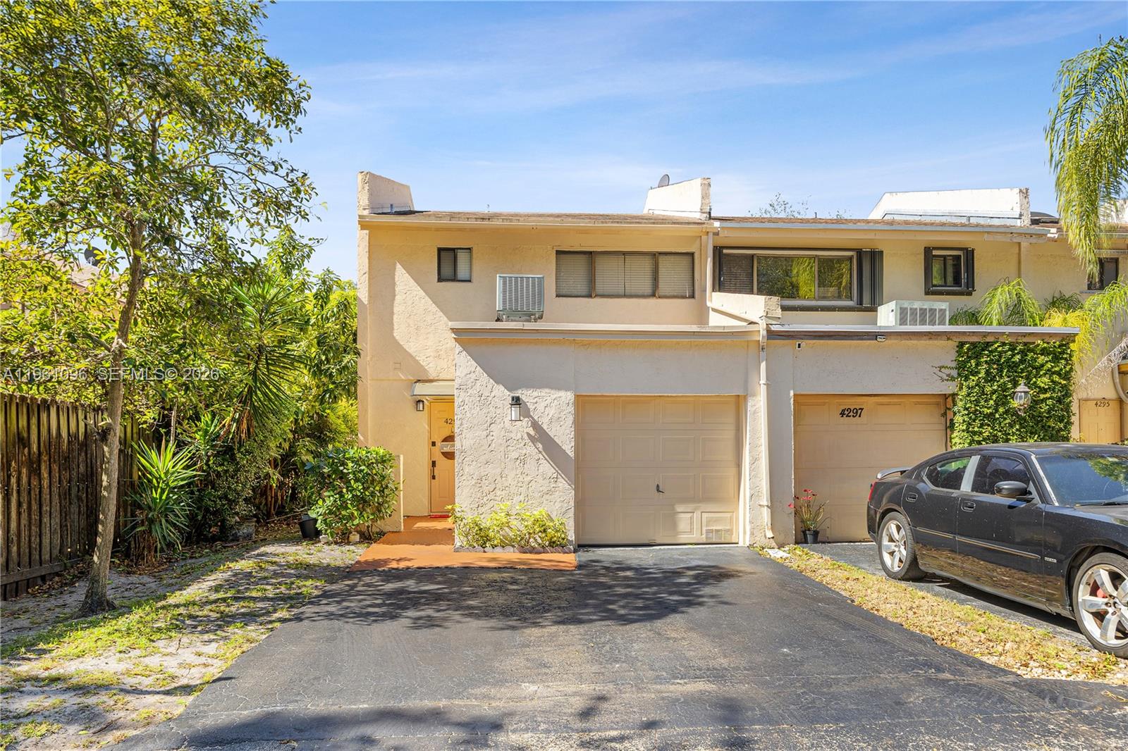 4299 N 76th Ave, Davie FL 33024