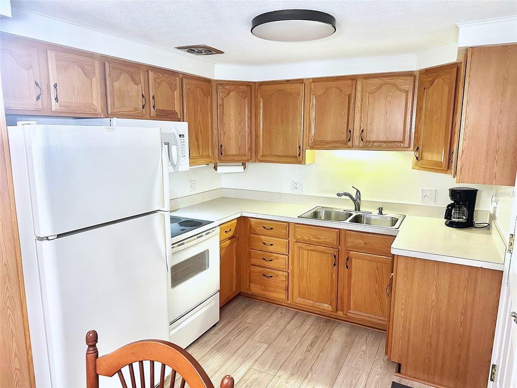 2000 E BAY DRIVE UNIT 83, LARGO, FL — photo 3 of 15