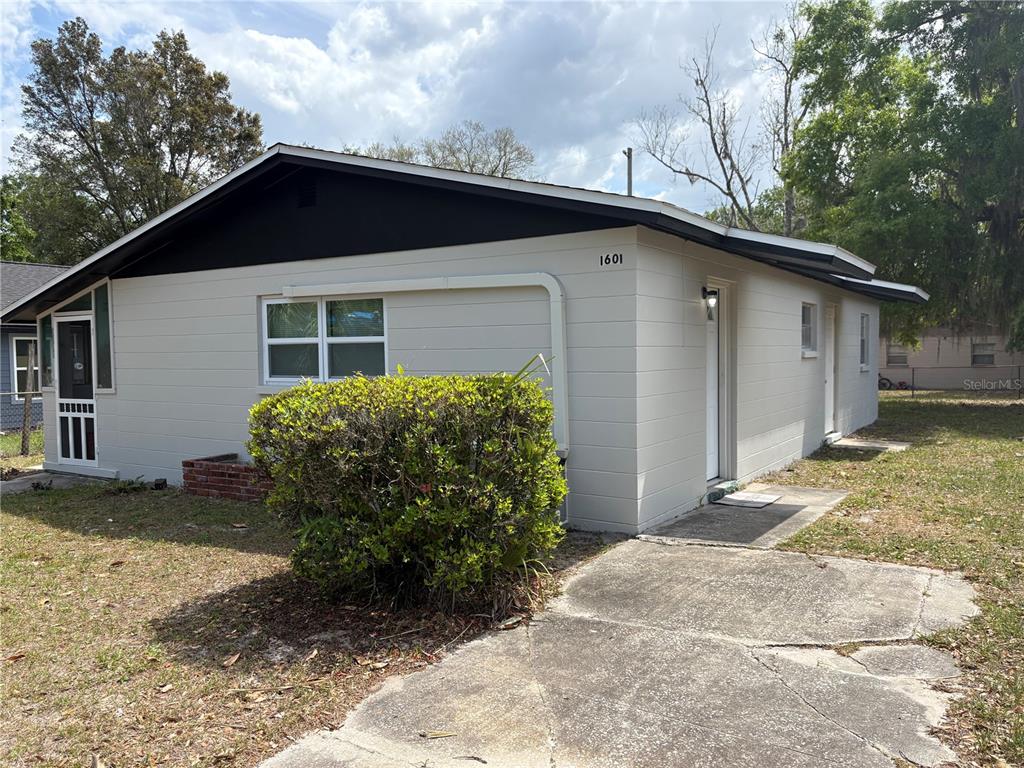 1601 SE 12TH PLACE