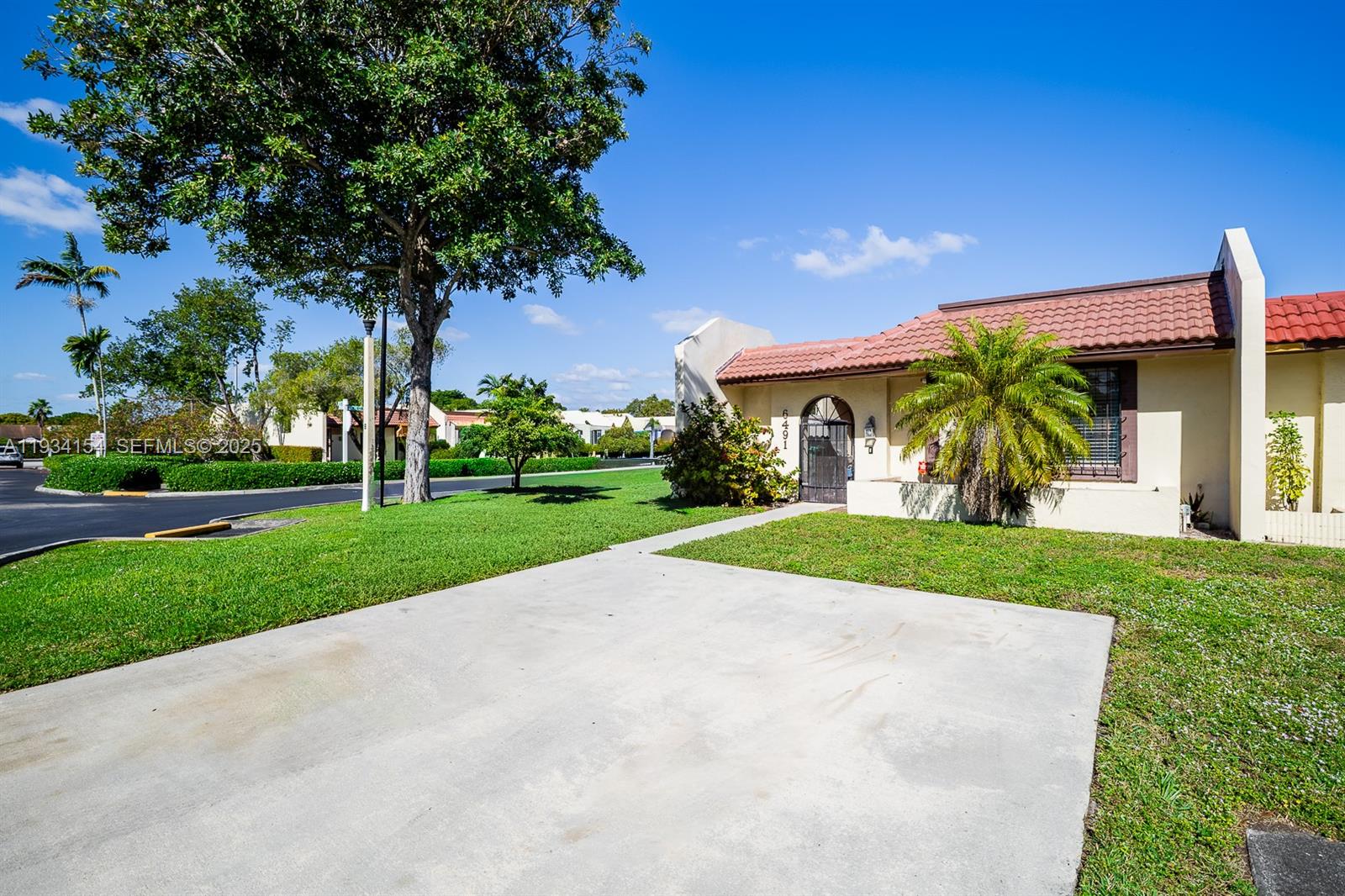 6491 NW 190th Ter, Hialeah FL 33015