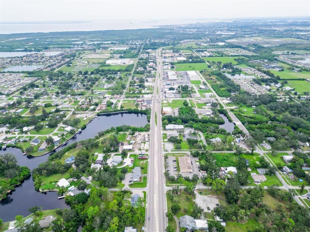 301 N US HIGHWAY 41