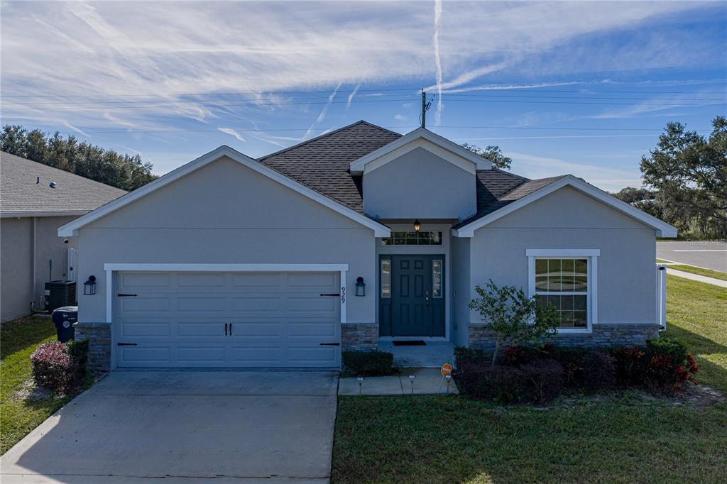 929 MONTGOMERY LANE