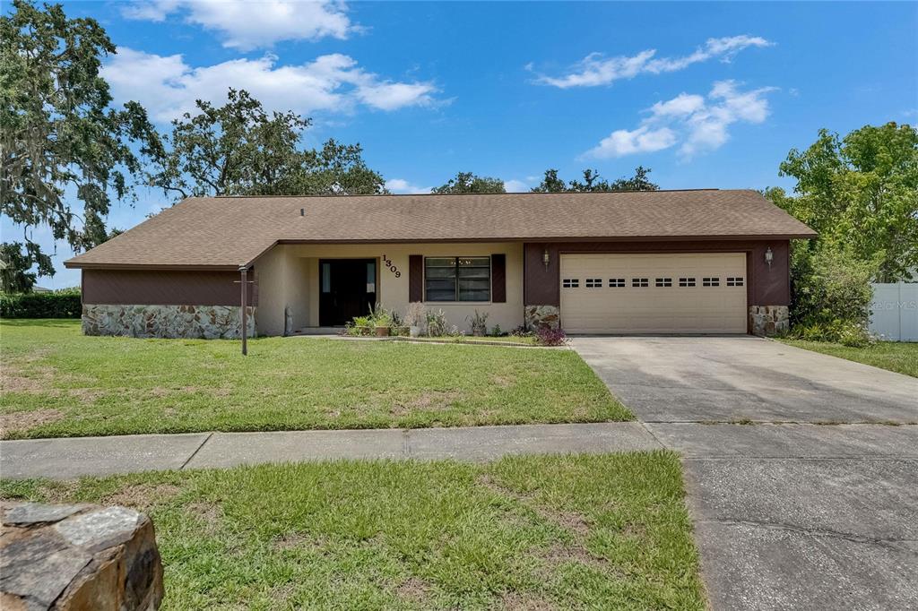 1309 SANDALWOOD DR