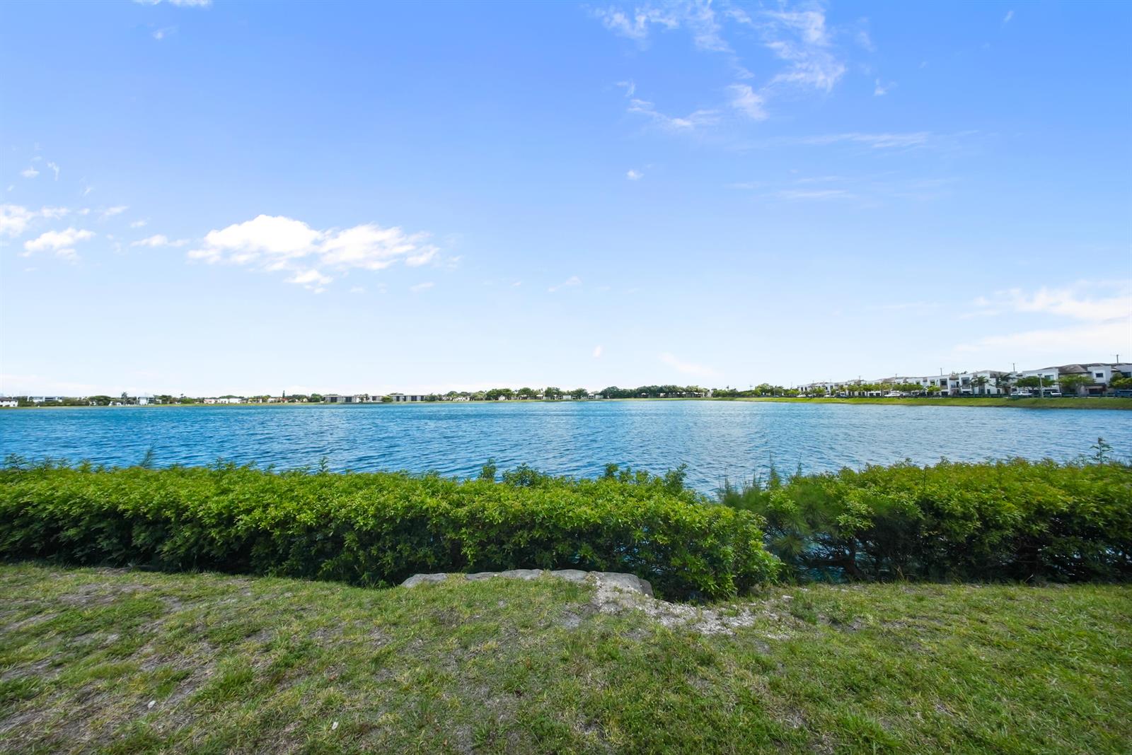 20860 San Simeon Way # 6, Miami FL 33179