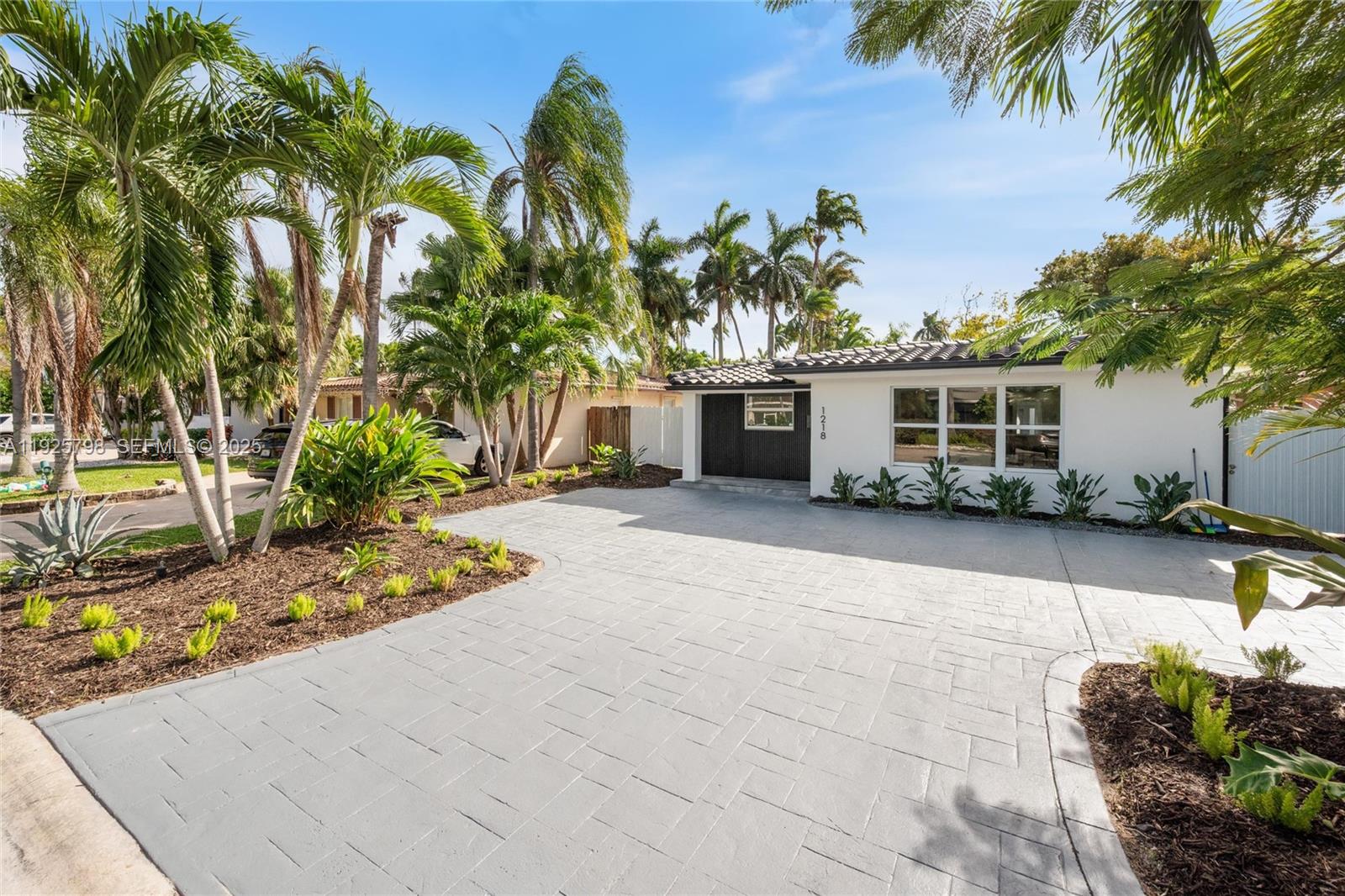 1218 Lincoln St, Hollywood FL 33019