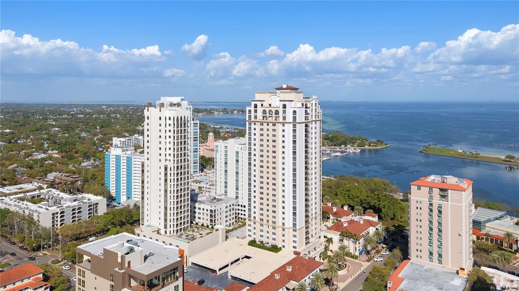 300 BEACH DRIVE NE UNIT 302