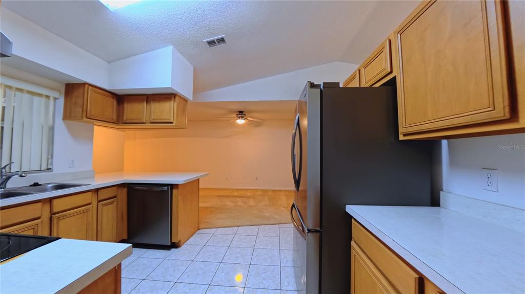 566 OAK BRANCH CIRCLE, KISSIMMEE, FL — photo 5 of 27
